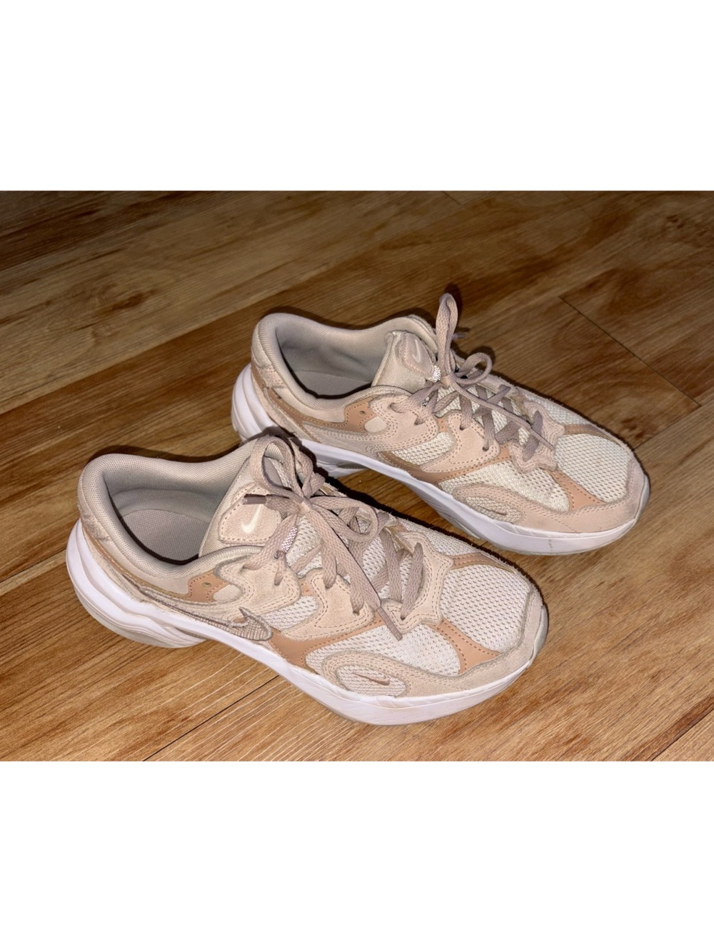 Nike Women's Beige and Cream Mesh Sneakers